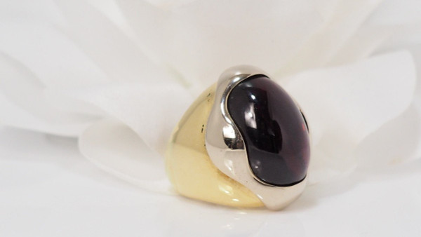 Anello a due orsetti con ametista cabochon