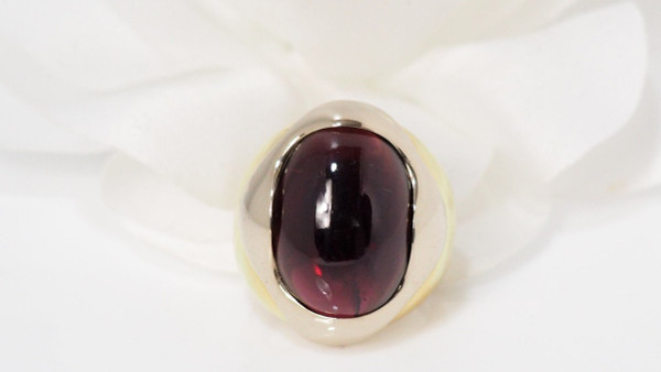 Anello a due orsetti con ametista cabochon