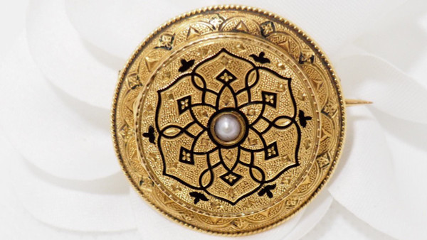 Broche En Or Jaune, émail Noir Et Perle Fine