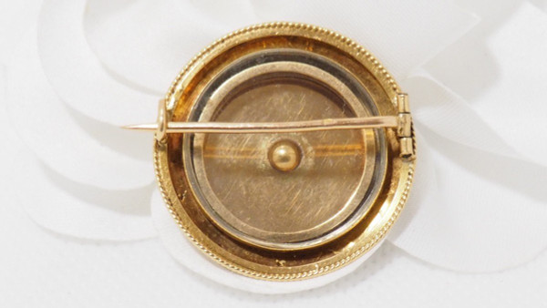 Broche En Or Jaune, émail Noir Et Perle Fine