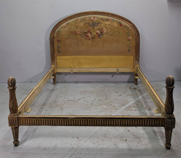 Lit De Style Louis XVI Laqué Et Doré Tapisserie Florale époque 1900