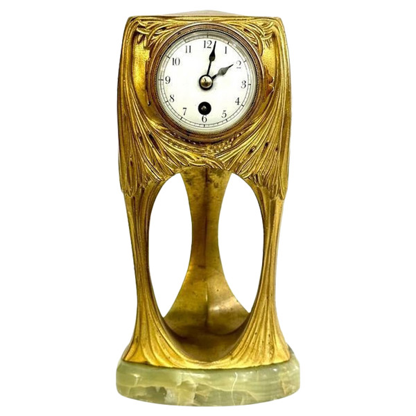 Art Nouveau Pendulum In Gilt Bronze "aux Pins"