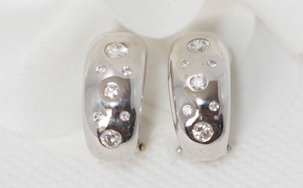 Orecchini in oro bianco con diamanti