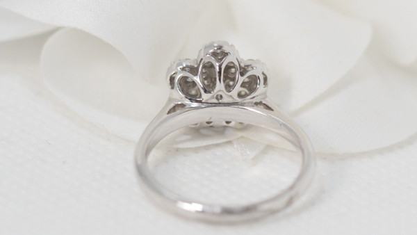 Anello Fiore In Oro Bianco E Diamanti