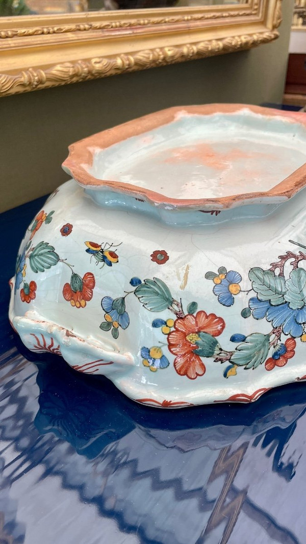 Terrine En Faïence De Rouen, XVIIIe Siècle