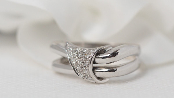 Anello Nodo In Oro Bianco E Diamanti