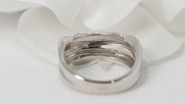 Anello Nodo In Oro Bianco E Diamanti