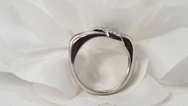 Anello Nodo In Oro Bianco E Diamanti