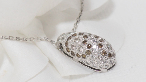 Collier En Or Gris Serti de Diamants blancs et diamants cognac