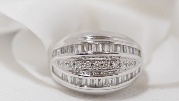 Bague Jonc En Or Gris Sertie De Diamants