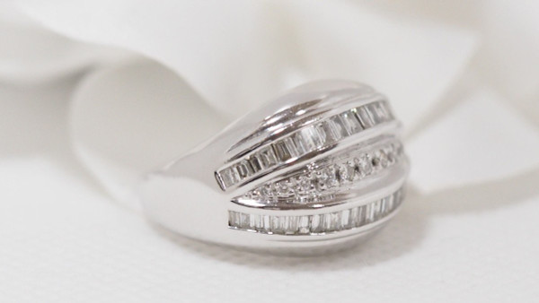 Bague Jonc En Or Gris Sertie De Diamants