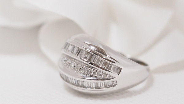 Bague Jonc En Or Gris Sertie De Diamants