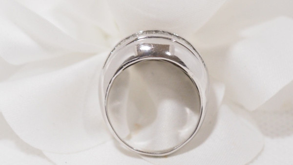 Bague Jonc En Or Gris Sertie De Diamants