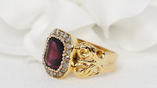 Bague En Or Jaune, Grenat  Et diamants taille rose