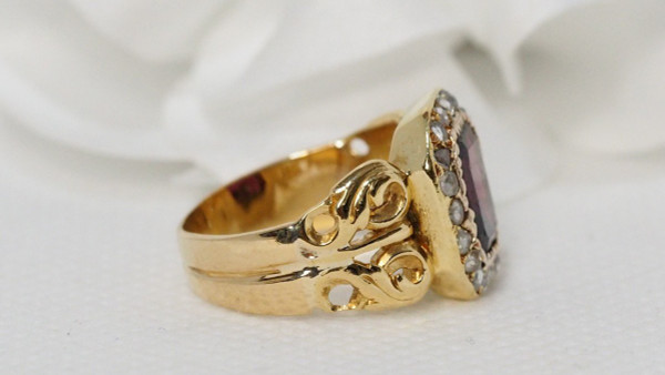 Bague En Or Jaune, Grenat  Et diamants taille rose
