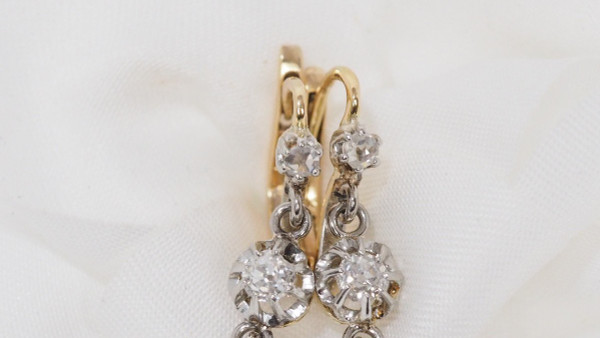 Dormeuses  En Or Jaune et gris Ornées De Diamants