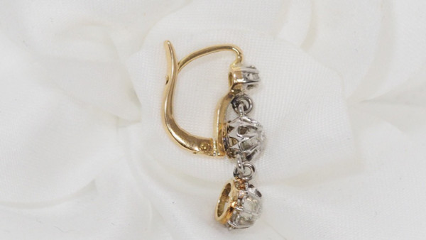 Dormeuses  En Or Jaune et gris Ornées De Diamants