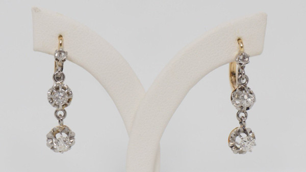 Dormeuses  En Or Jaune et gris Ornées De Diamants