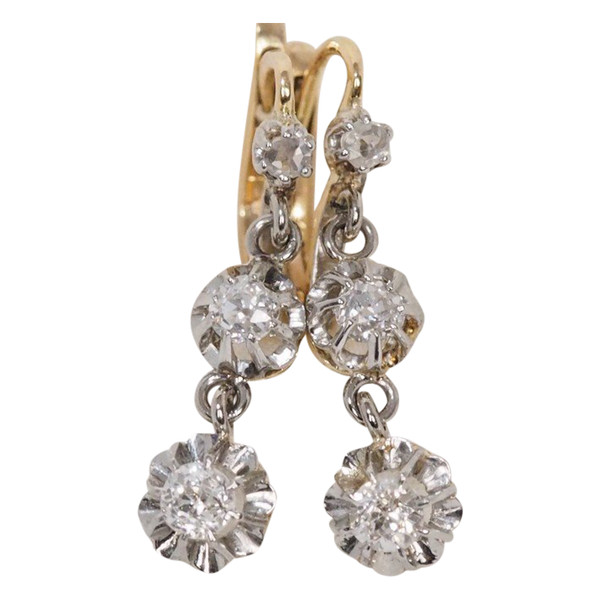 Dormeuses  En Or Jaune et gris Ornées De Diamants