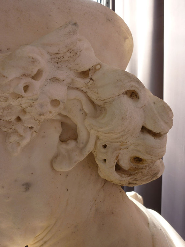 Importante Scultura in Marmo Firmata Benvenuti