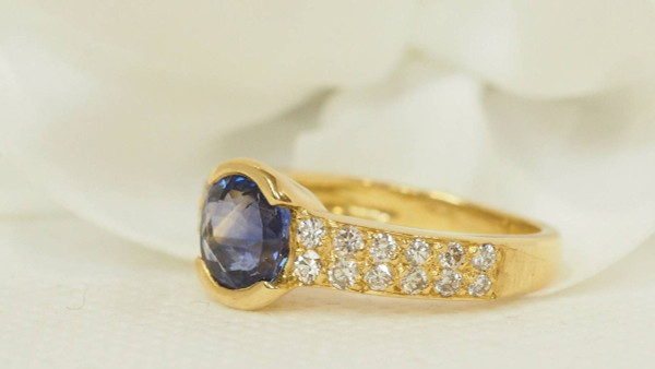 Bague En Or Jaune, Saphir De Ceylan Et Diamants