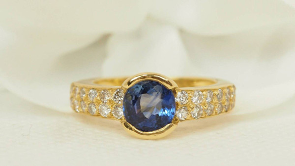 Bague En Or Jaune, Saphir De Ceylan Et Diamants