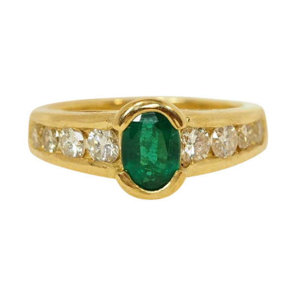 Ring aus Gelbgold, ovaler Smaragd und Diamanten