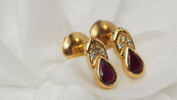 Boucles d'Oreilles En Or Jaune, Rubis Et Diamants