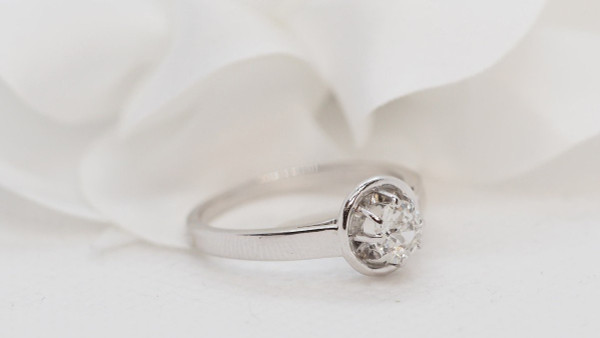 Bague Solitaire En Platine Et Diamant
