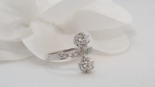 Anello in oro bianco, platino e diamanti