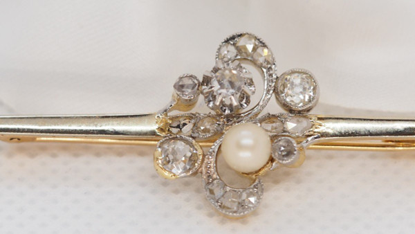 Broche Ancienne En Or Jaune et platine , Perle Fine Et Diamants