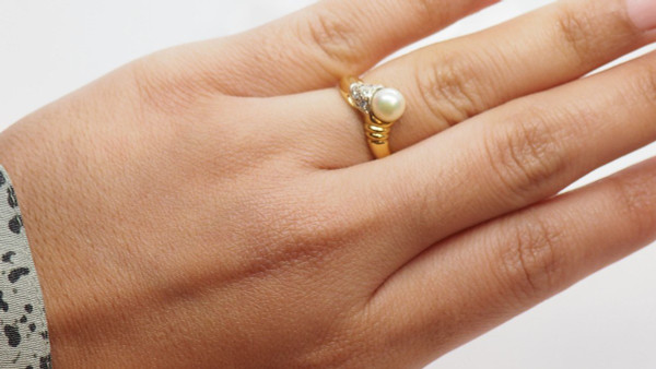 Anello In Oro Giallo, Perla Coltivata E Diamanti