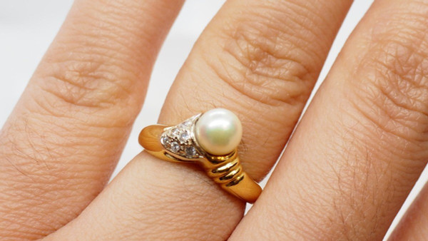 Anello In Oro Giallo, Perla Coltivata E Diamanti