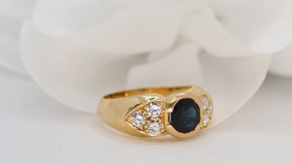 Bague En Or Jaune, Saphir Rond Et Diamants