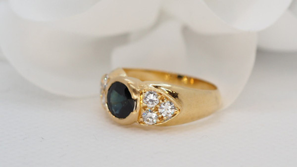 Bague En Or Jaune, Saphir Rond Et Diamants