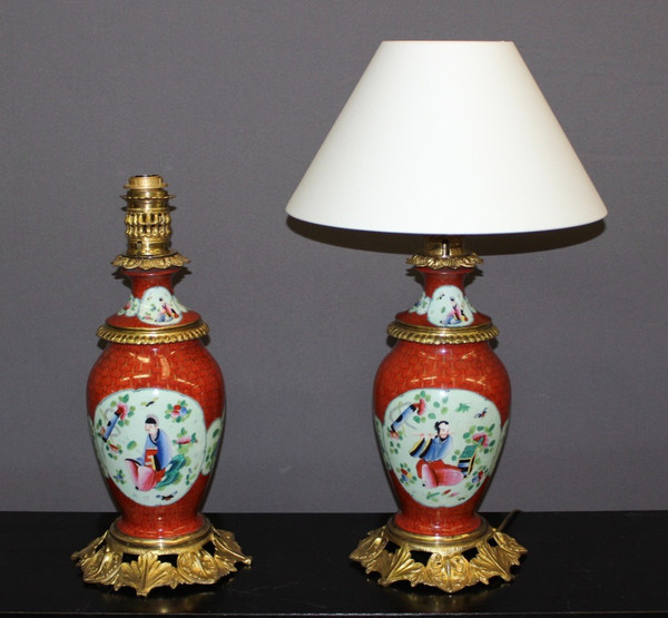 Coppia Di Lampade In Porcellana Con Decoro Cinese E Montatura In Bronzo Dorato Fine XIX