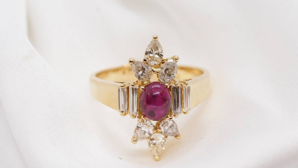 Bague Fleur En Or Jaune, Cabochon De Rubis Et Diamants