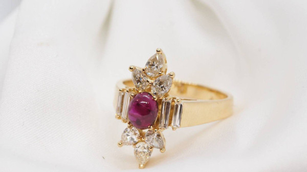Bague Fleur En Or Jaune, Cabochon De Rubis Et Diamants