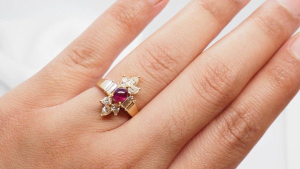 Bague Fleur En Or Jaune, Cabochon De Rubis Et Diamants