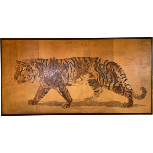 Grande pannello intarsiato in legno esotico, Tigre del Benghale, firmato Rosenau, circa 1930