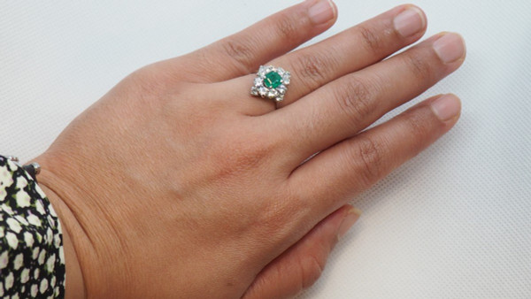 Anello Losangique in oro bianco, smeraldo e diamanti