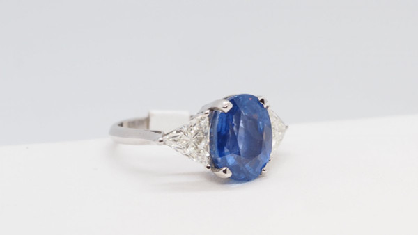 Bague Sertie d'Un Saphir  De Ceylan