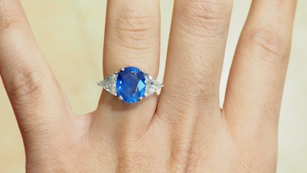 Bague Sertie d'Un Saphir  De Ceylan