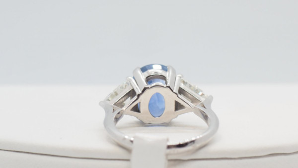 Bague Sertie d'Un Saphir  De Ceylan