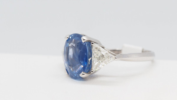 Bague Sertie d'Un Saphir  De Ceylan