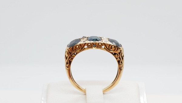 Strumpfbandring aus Gold, Saphiren und Diamanten