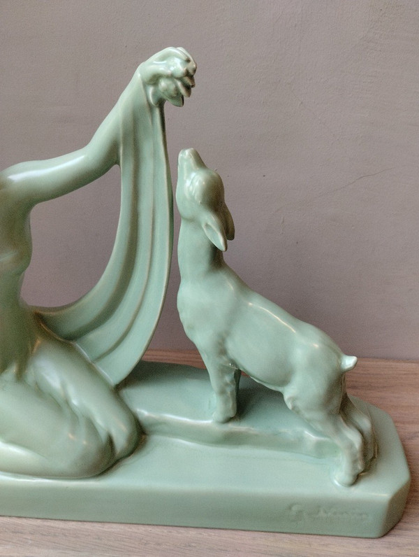 Skulptur - Frau und Hirschkuh - G. Ninin - V. 1930.