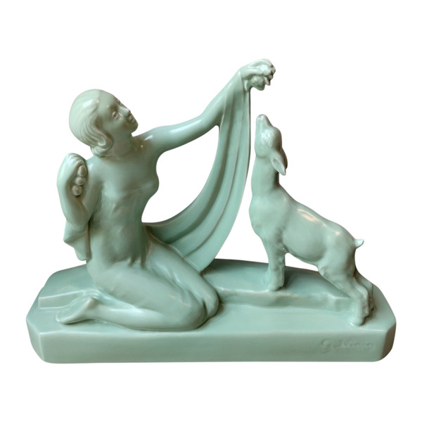 Skulptur - Frau und Hirschkuh - G. Ninin - V. 1930.