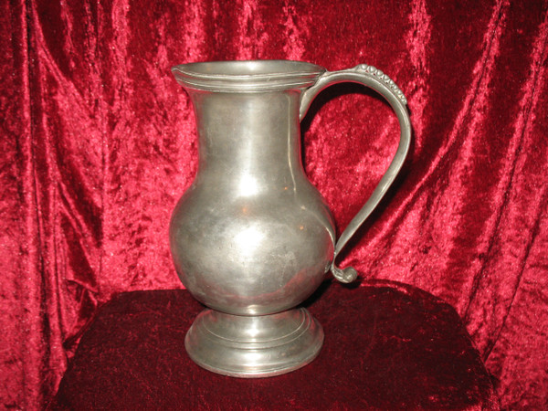 Pot à eau en étain de forme balustre anse chenille époque début 18ème