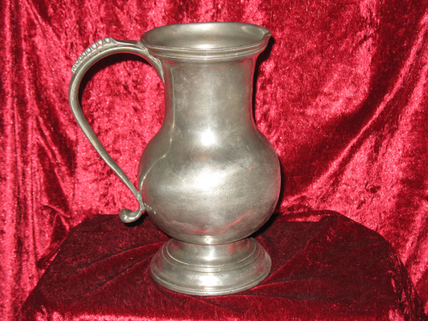 Pot à eau en étain de forme balustre anse chenille époque début 18ème